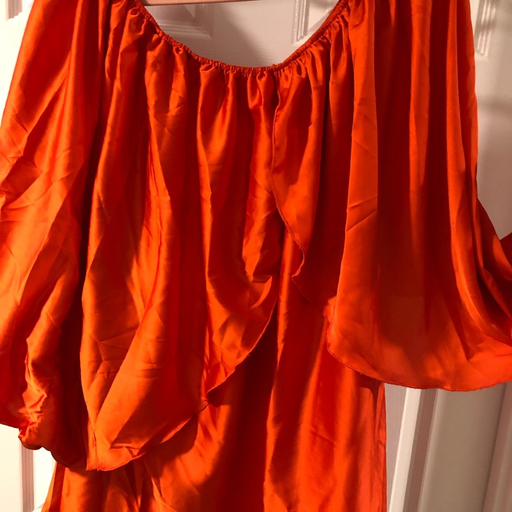 NWOT Very cute, flowy top - Picture 1 of 1